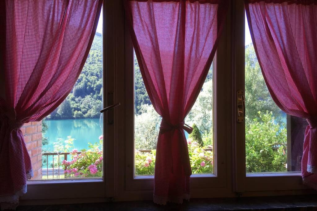 Casa A Schiera Fronte Lago Con Giardino Barcis Exterior foto