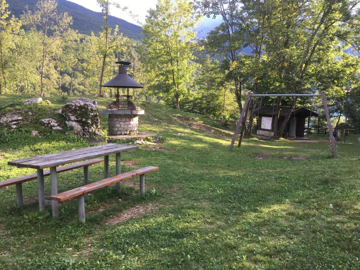 Casa A Schiera Fronte Lago Con Giardino Barcis Exterior foto